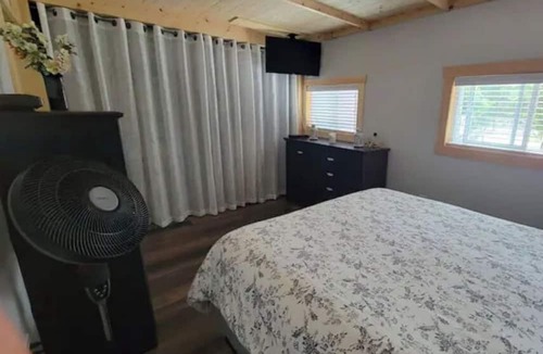 Kirkfield Cabin | Rustic Waterfront Cottage