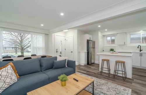 Hamilton House | Exquisite 5 bed Mins to College+Hospital+Amenities