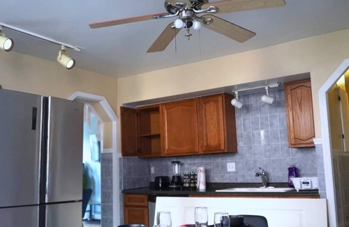 Front Park Apartment | This apartment is a 2 bedroom(s), 1 bathrooms, located in Buffalo, NY.