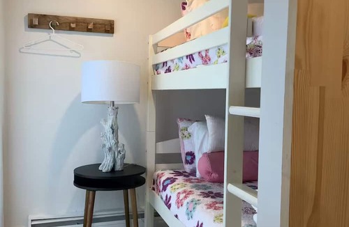 Ruthven House | Lakefront relaxation, hot tub, and adventure awaits at Seacliff Park and beach