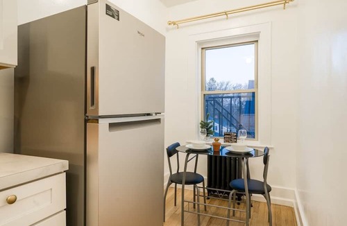 East Avenue Apartment | This apartment is a 1 bedroom(s), 1 bathrooms, located in Rochester, NY.
