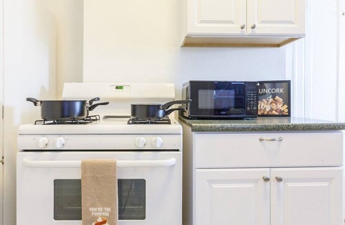 Front Park House | This house is a 2 bedroom(s), 1 bathrooms, located in Buffalo, NY.