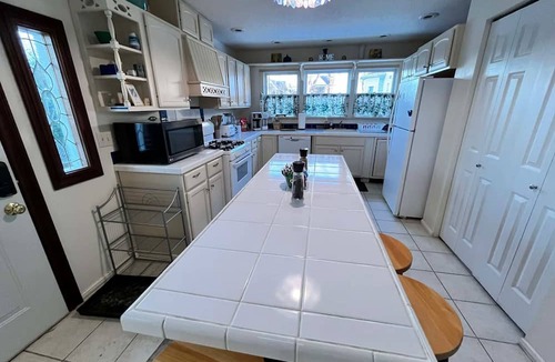 Conneaut Cottage | Cozy 4-bedroom cottage in superb Conneaut with AC