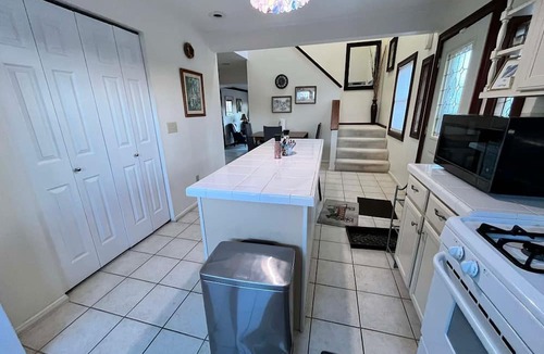 Conneaut Cottage | Cozy 4-bedroom cottage in superb Conneaut with AC