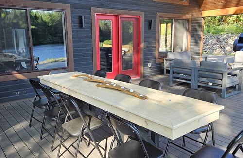 Mansfield-et-Pontefract Ski Chalet | Tranquility and peace are top of mind when visiting this Luxe Cabin!