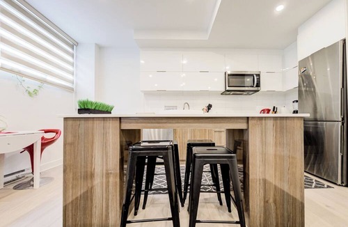 Latin Quarter Condo | Fabulous 3-bedroom condo with AC in vibrant Downtown Montréal - parking optional