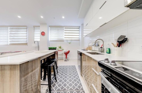 Latin Quarter Condo | Fabulous 3-bedroom condo with AC in vibrant Downtown Montréal - parking optional