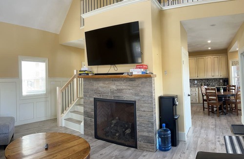 Fowler Lake Cabin | Family Friendly Cabin w/Jacuzzi at Fowler Lake