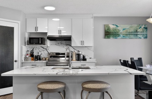 Airdrie House | Luxury Urban Oasis in Prime Location