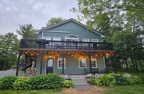 Smiths Corner House | Lakeside Cottage Retreat-Your Year Round Getaway