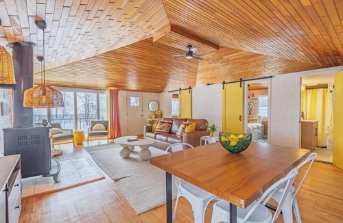 Winnipeg Beach Cabin | Lake View. Right across from the Marina, steps to the beach and tennis court.