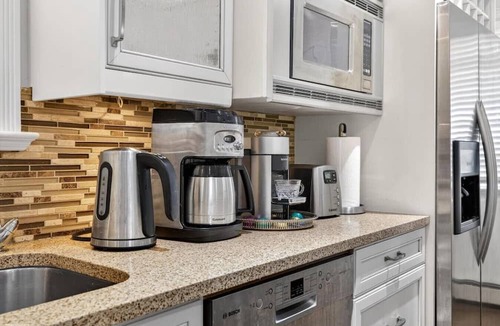 Killarney House | Modern 6BR |Near Downtown| Fast WiFi| Free Parking
