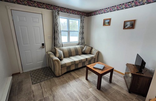 Trout River Apartment | Crocker Cabins Unit 2 offers a self‑contained efficiency unit in Gros Morne.