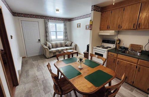 Trout River Apartment | Crocker Cabins Unit 2 offers a self‑contained efficiency unit in Gros Morne.