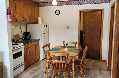 Trout River Apartment | Crocker Cabins Unit 2 offers a self‑contained efficiency unit in Gros Morne.