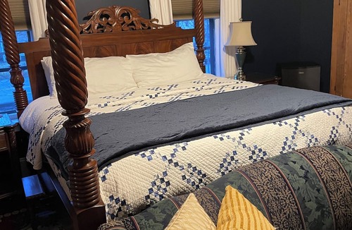 Canandaigua Bed & Breakfast | The Alfred Morris Gifford House has been lovingly renovated to anticipate the every need of travelers to the Finger Lakes area. Located in the heart of the Historic District, the Inn is a short walk to restaurants, historical sites, shops, as well a