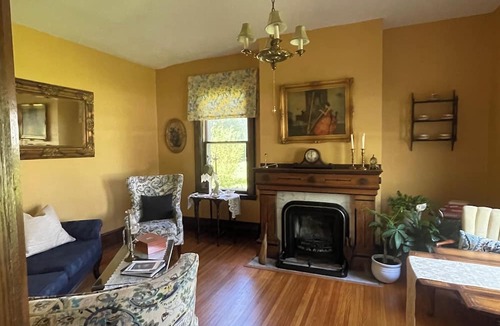 Canandaigua Bed & Breakfast | The Alfred Morris Gifford House has been lovingly renovated to anticipate the every need of travelers to the Finger Lakes area. Located in the heart of the Historic District, the Inn is a short walk to restaurants, historical sites, shops, as well a