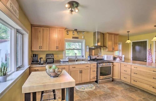 Milan House | 555) Massive 3 bedroom with plenty of parking!