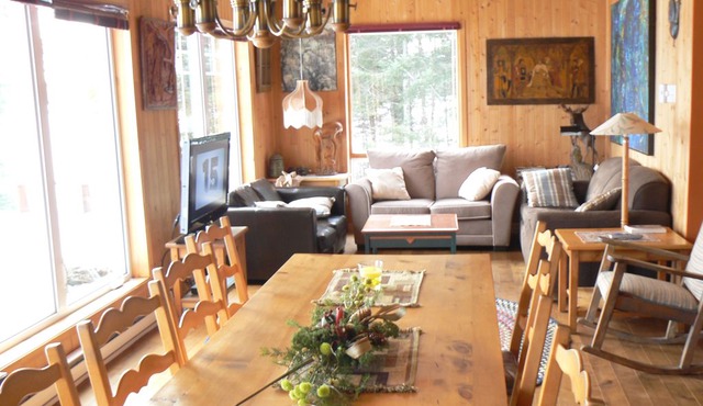 Quebec, chalet at lake Carillon