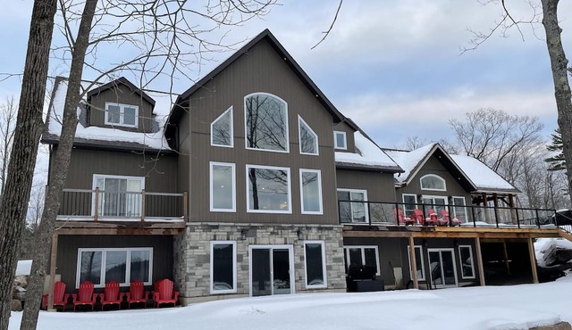 Barrett Chute Cottage and Ski Chalet - 5 mins from Calabogie Peaks