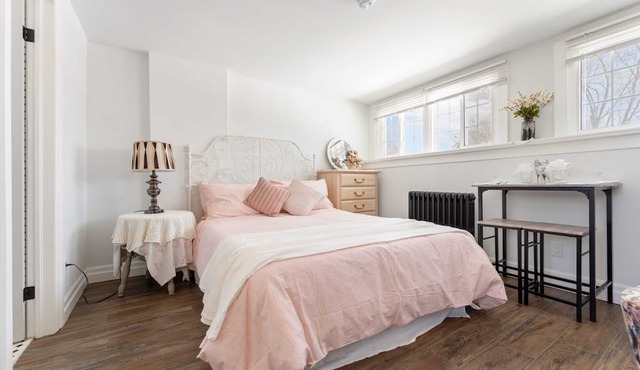 Private Studio apartment in Burlington - U5