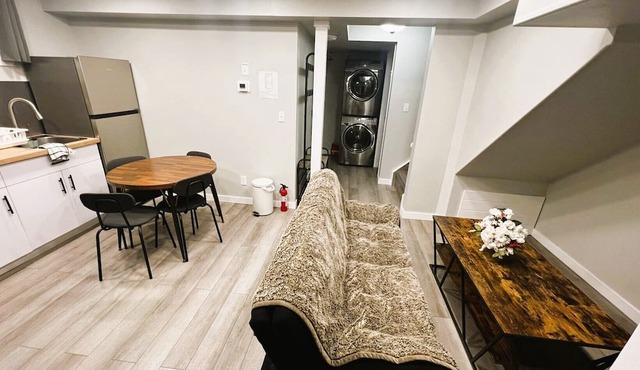 Amazing Location! 2 Bedroom Entire Basement Guest Suite - 8 min to YYC airport
