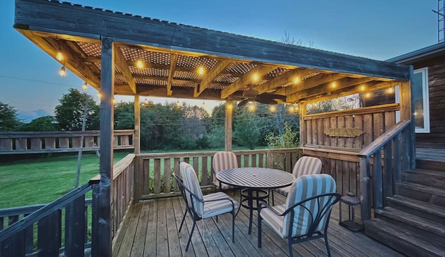 Luxury 6BR Ontario Farm Home – Family-Friendly