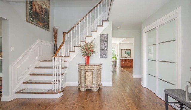 STUNNING EXECUTIVE HOME- FURNISHED!!!