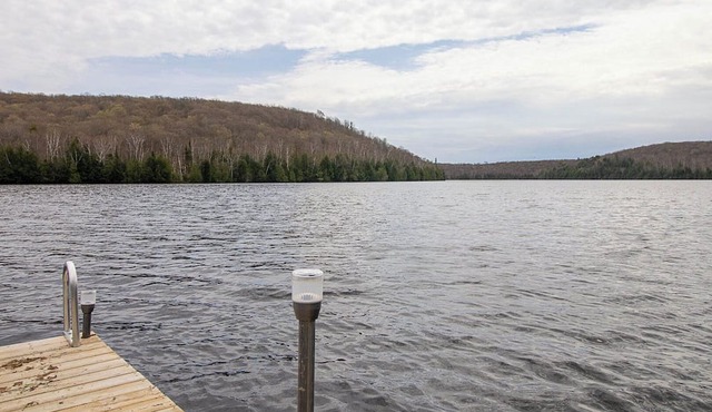 Albion Lake Cottage - Five Bedroom Cottage, Sleeps 8