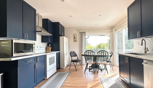 Newly Renovated 5 BED 4 BATH 2 KITCHENS - Family Friendly!
