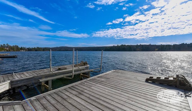 Great 5 bed 4 bath cottage on Fairy Lake - SW Exposure! Sauna!