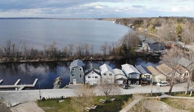 Lakefront Boathouse Paradise!