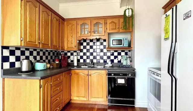 Cozy historical home in Beautiful Grand Bank! The Tiny Table Inn (1Bedroom)