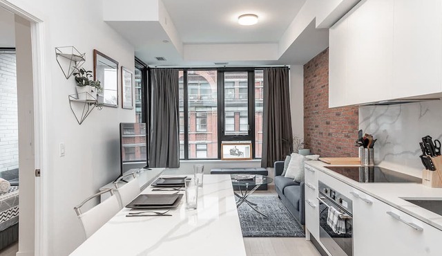 Gorgeous + Trendy Condo on Queen W - 2Bed 2Bath - Toronto's Best Neighbourhood!
