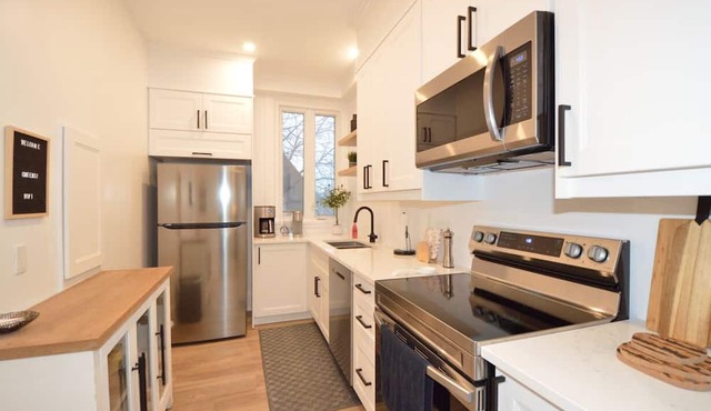 Cozy Executive Getaway In The Heart Of Perth!