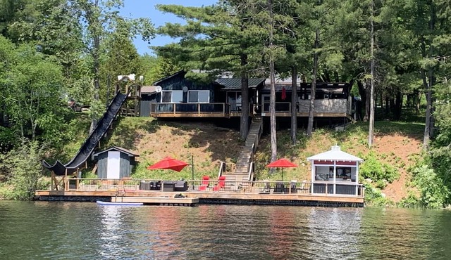 1 hour west of Ottawa Family friendly Private Nearby amenities Sleeps up to 10