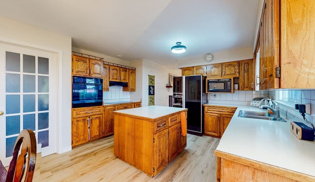 Spacious retreat with pool, hot tub, firepit, & two living rooms