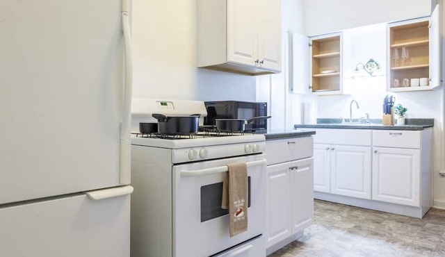 This house is a 2 bedroom(s), 1 bathrooms, located in Buffalo, NY.