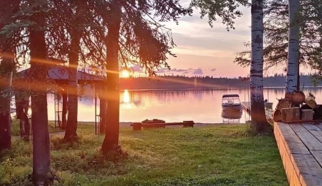 Cozy Private lake front cabin with sand beach!