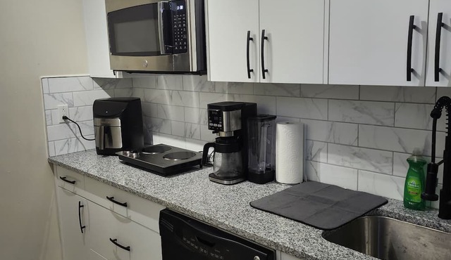 Cozy 2 bed suite in calm neighborhood and dedicated parking
