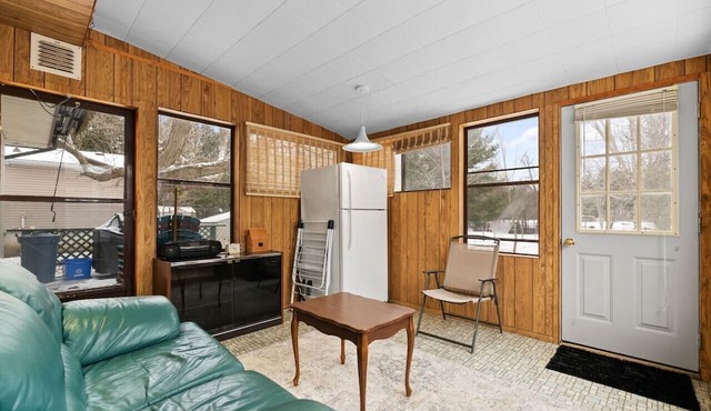 Affordable Lakeside Retreat for Groups