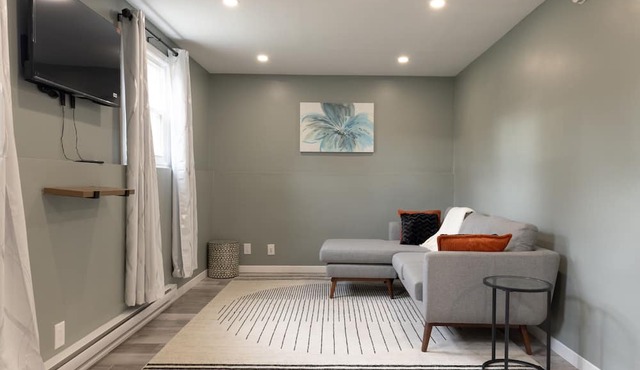 Newly Renovated 2bed/1bath Apartment / Cozy&Clean