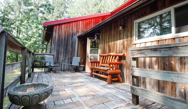 Country home at BC's Best Lake! Hot tub, nature views and lake access.