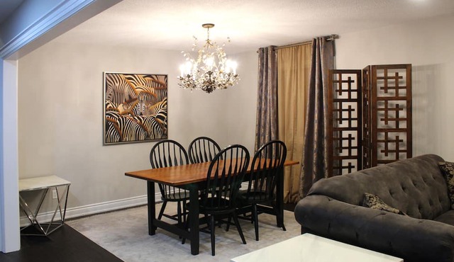 Stylish 3bdrm, 2bth house with 2 parking House