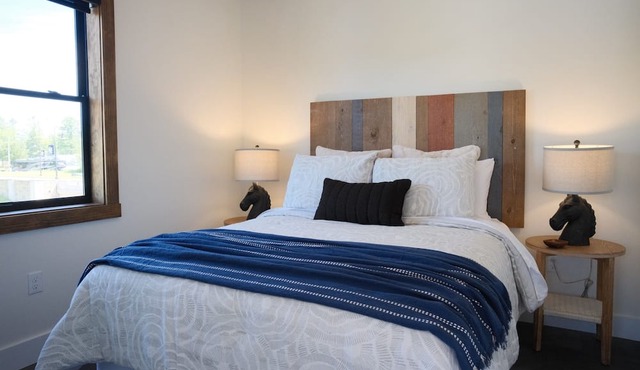 New 2BR Condo w/Balcony Above Inn Between