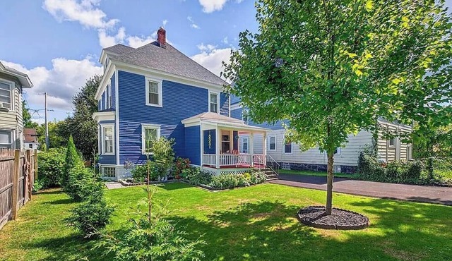 Serene 4-bedroom house with AC in charming Syracuse