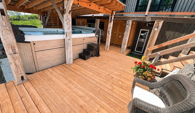Rustic River Ranch Loft in St-Albert ~ Pet friendly ~ Hot tub ~ Countryside