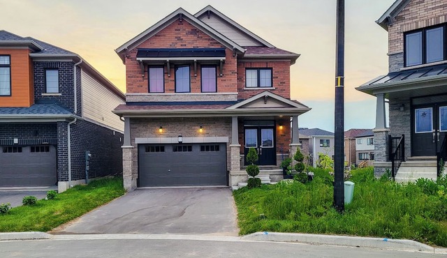 Spacious 4-bedroom house with AC in welcoming Caledonia