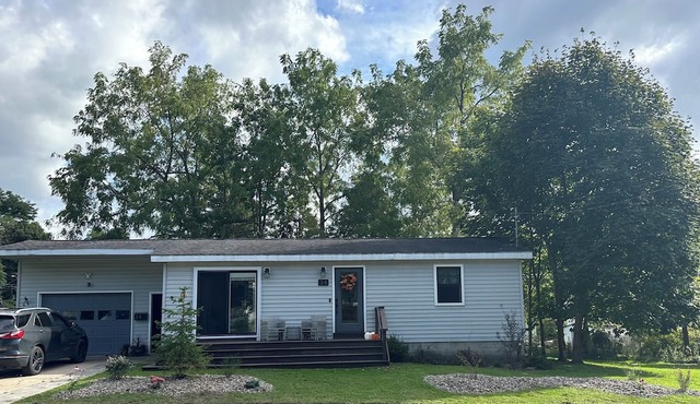 Oswego Haven with Hot Tub near SUNY Oswego, Lake Ontario and Downtown