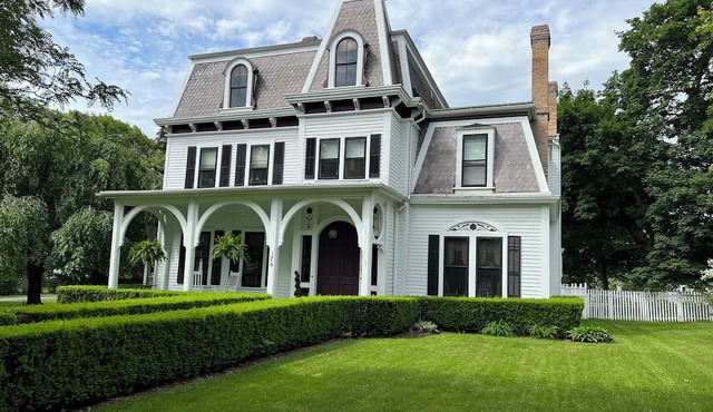 The Alfred Morris Gifford House has been lovingly renovated to anticipate the every need of travelers to the Finger Lakes area. Located in the heart of the Historic District, the Inn is a short walk to restaurants, historical sites, shops, as well a